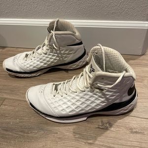 Lightly use Nike shoes. Nike Zoom Kobe 3 SL White Black 318695-101 Sz 12